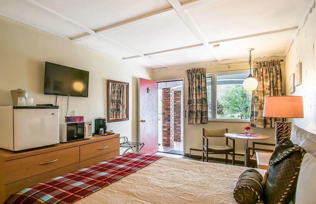 Gables Motel-1