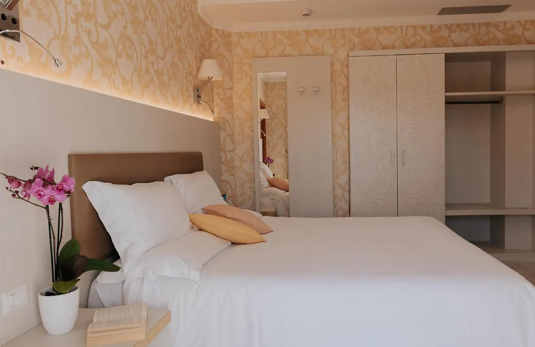 Hotel Flora-1