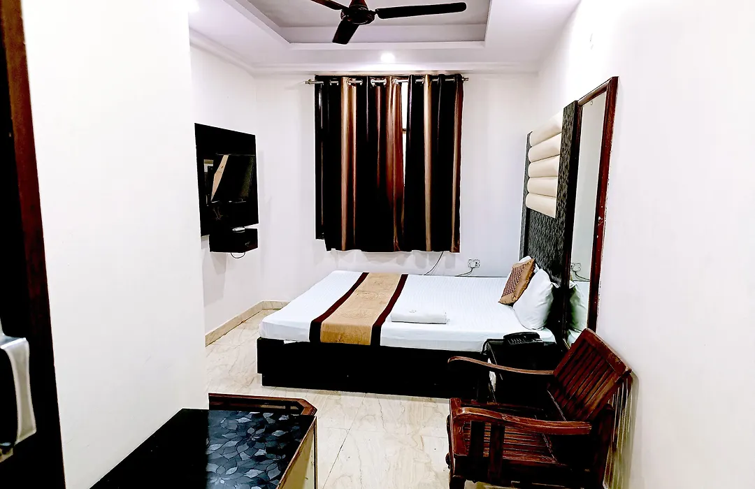 Hotel Crystal Deluxe At New Delhi Railway Station-1