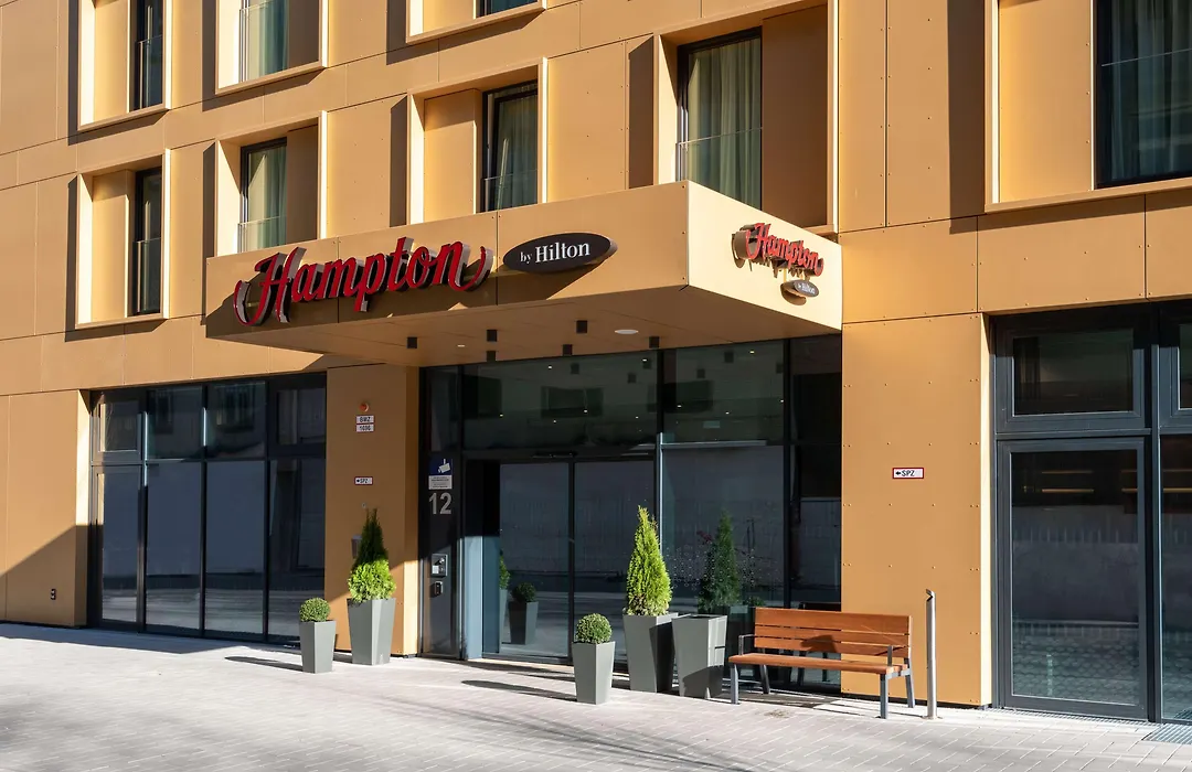 Hampton by Hilton Düsseldorf City Centre-1