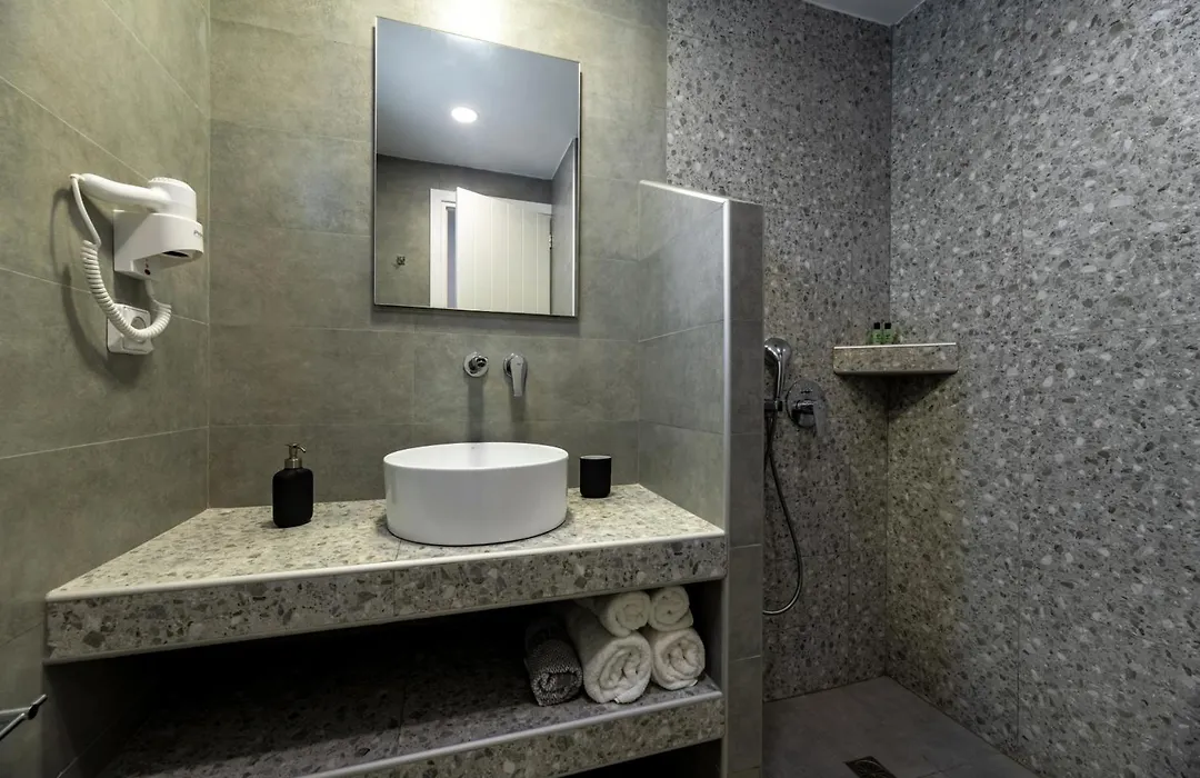 Alexandra Hotel-1