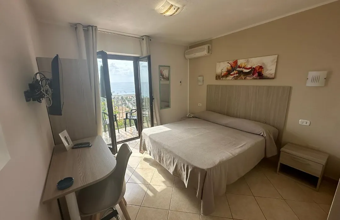 Hotel Normanni-1