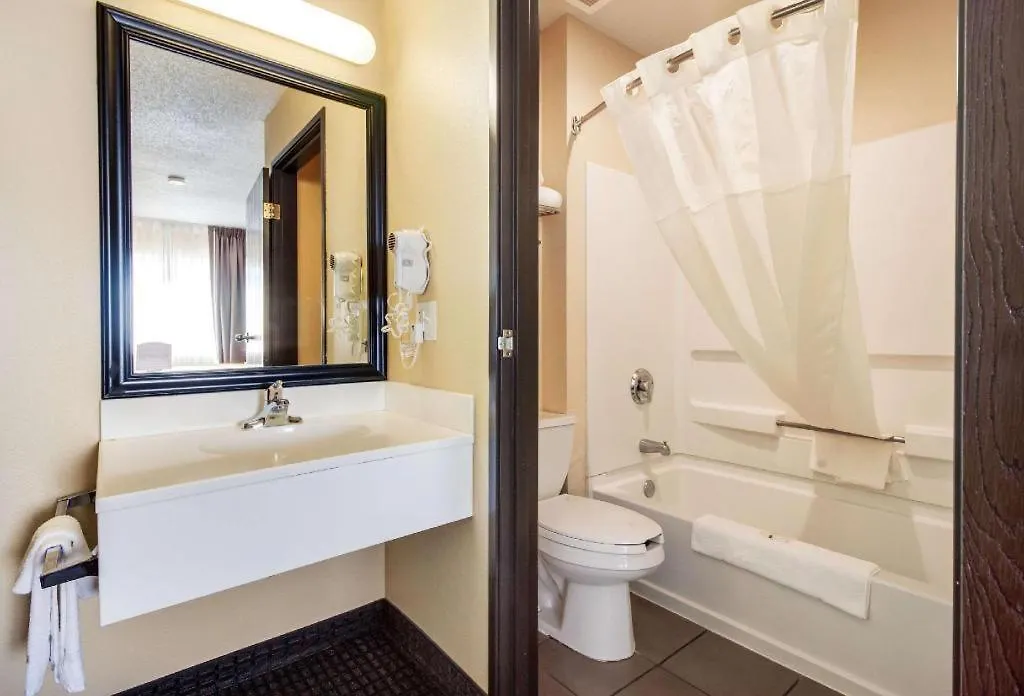 Quality Inn & Suites Lincoln North-1