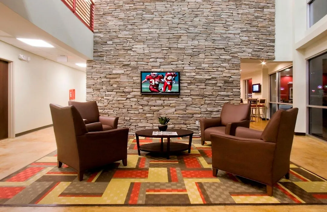 Red Roof Inn & Suites Beaumont-1