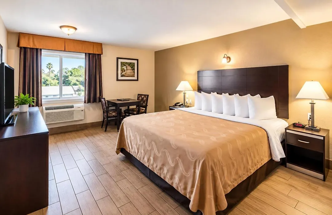 Quality Inn & Suites Near Downtown Bakersfield-1