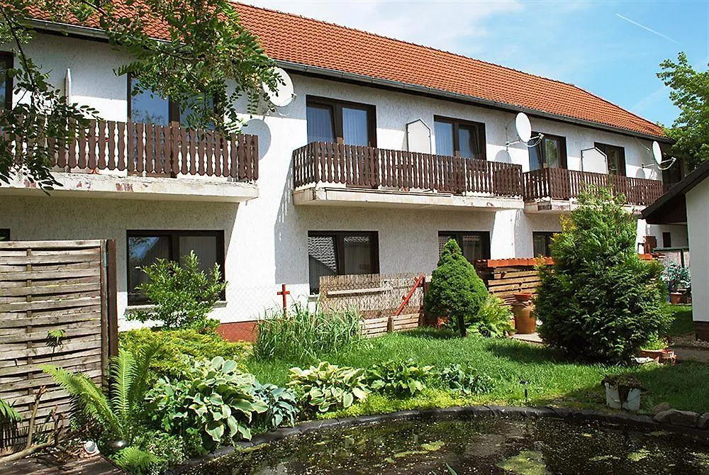 Gold Hotel-1