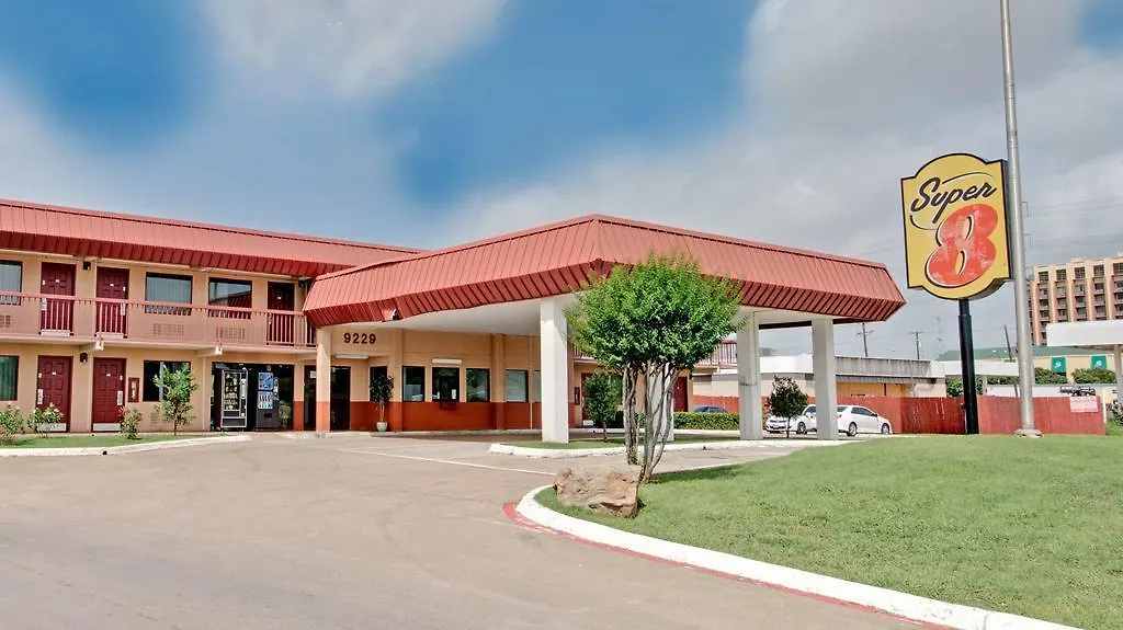 Super 8 Dallas Love Field Market Center-1