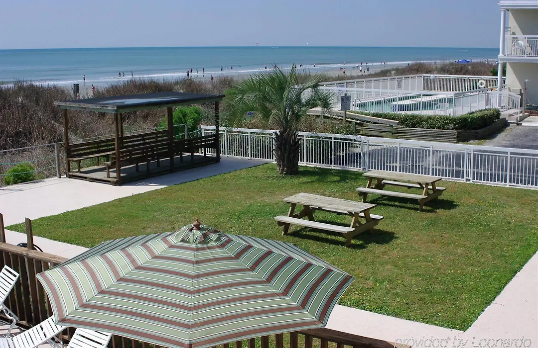 Castaway Beach Inn & Swim Up Bar-1