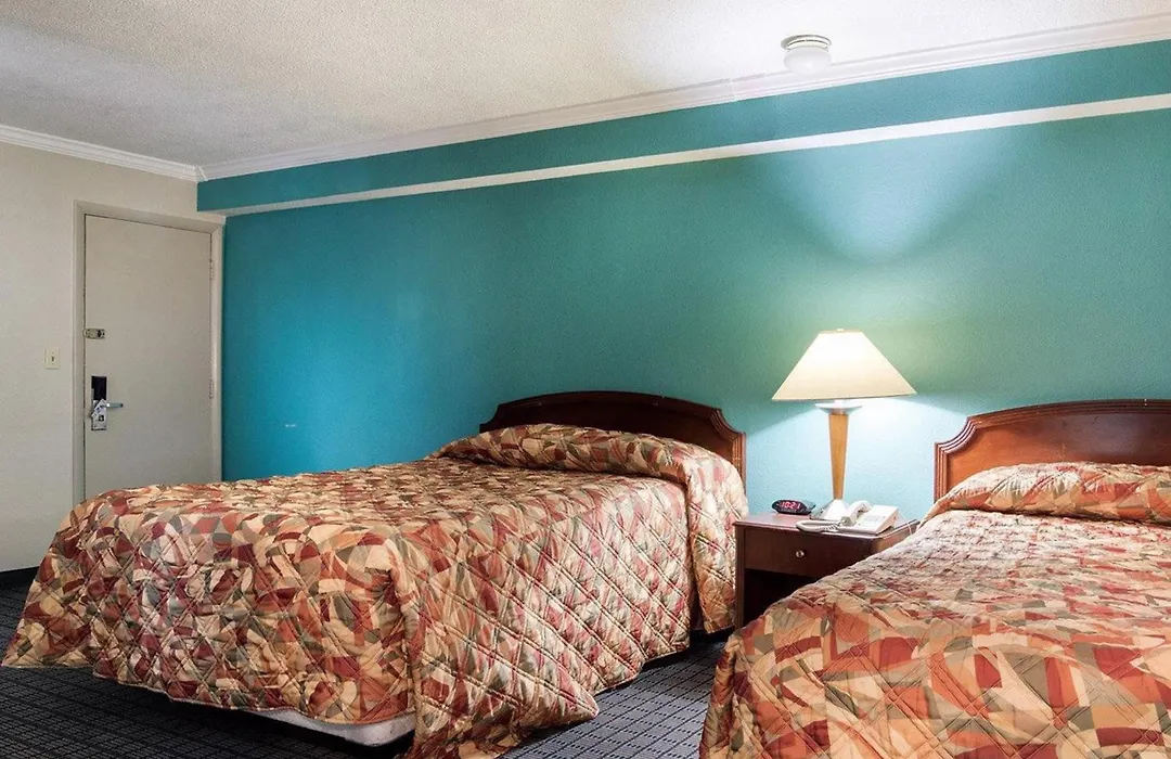 Rodeway Inn Syracuse Carrier Circle-1
