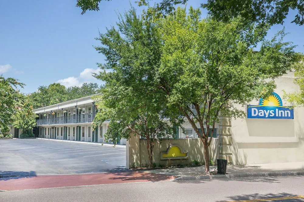 Days Inn By Wyndham Charleston Historic District-1