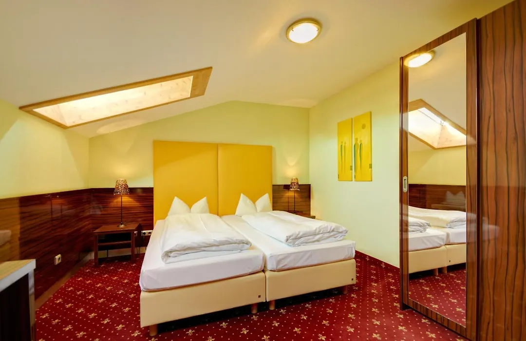 Landhotel Hallnberg-1