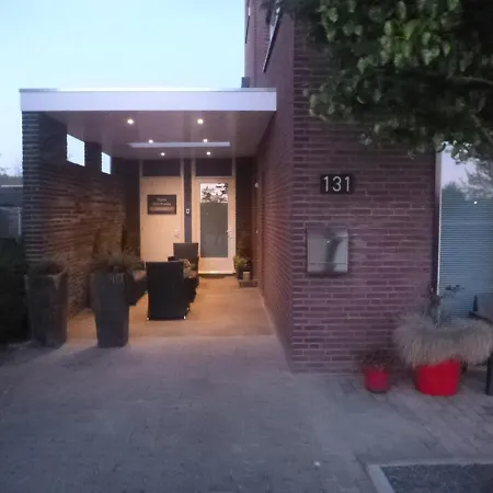 Elvis Presley Private Studio With Kitchen And Airconditioning-3