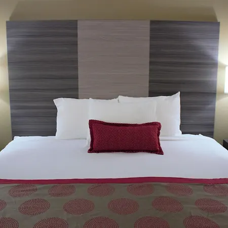 Ramada By Wyndham Wentzville-2