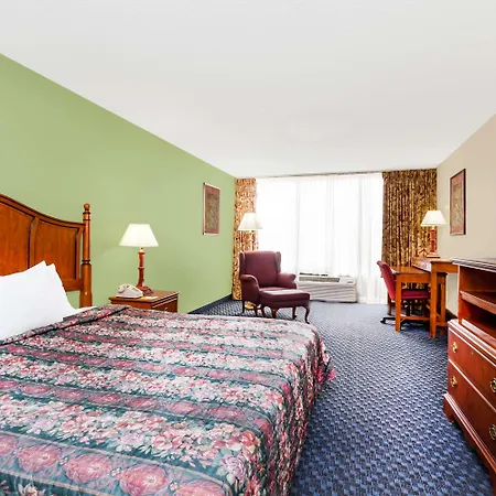 Days Inn & Suites By Wyndham Se Columbia Ft Jackson-3