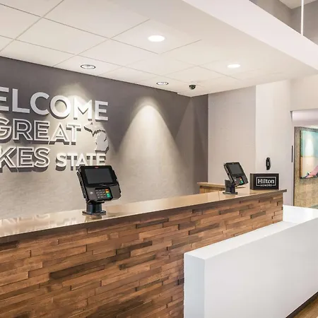 Hampton Inn & Suites Houghton-3