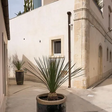 Byssus Suites-3