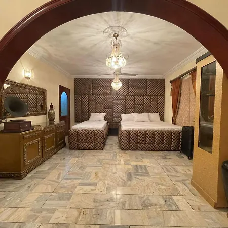 Hotel 12 O'Clock-2