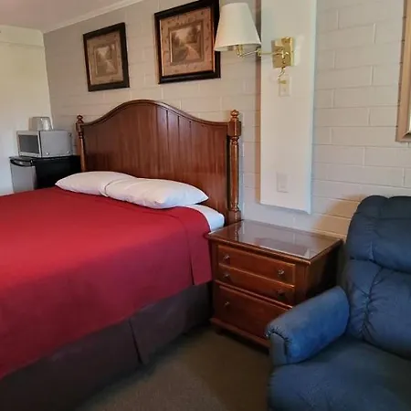 Husker Inn-2