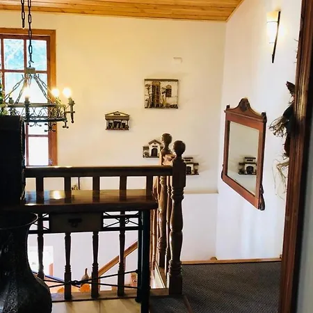 Hostal Collins House-3