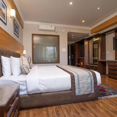 Summit Alpine Abode Hotel 5 Mins From Mg Marg-3