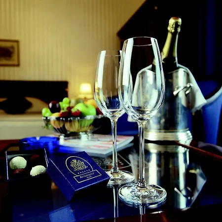Hotel Ambassador-3