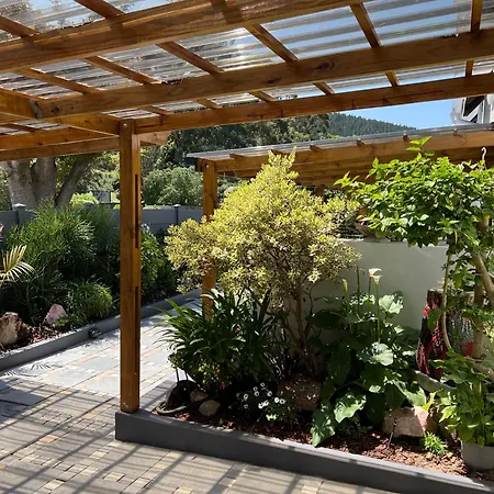 Pelican Lodge Guesthouse-3