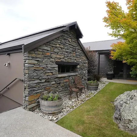 Mt Rosa Lodge Boutique Vineyard Accommodation-2