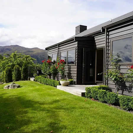 Mt Rosa Lodge Boutique Vineyard Accommodation-3