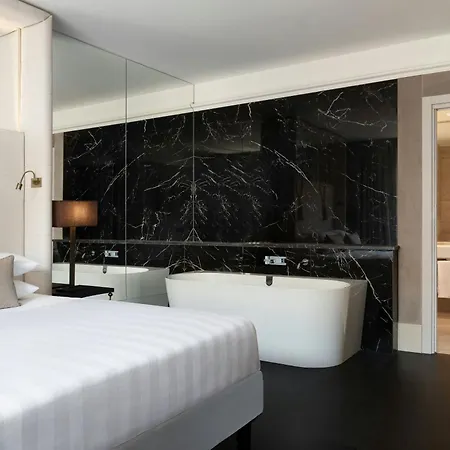 Sina Bernini Bristol, Autograph Collection-3