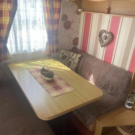 Summerlands Caravan Park, P29-2