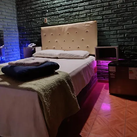 Habitaciones Amplias Con Bano Y Garage Privado Motel Coloso-2