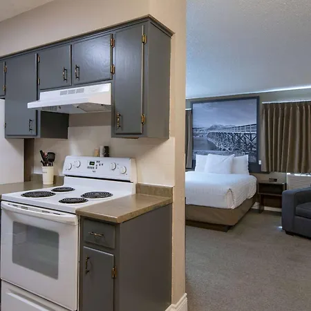 Super 8 By Wyndham Kamloops On The Hill-2