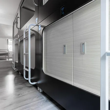Mue Cubes - Capsule Hotel-3