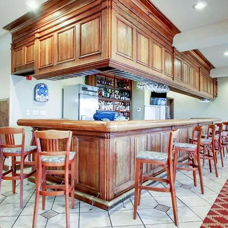 Clarion Suites Vidalia-3