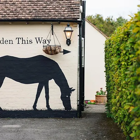 The Coach And Horses-3