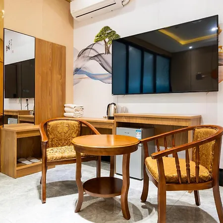 Home Me Hotel Makati-2