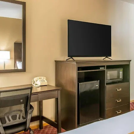 Quality Inn & Suites Houghton Downtown-2