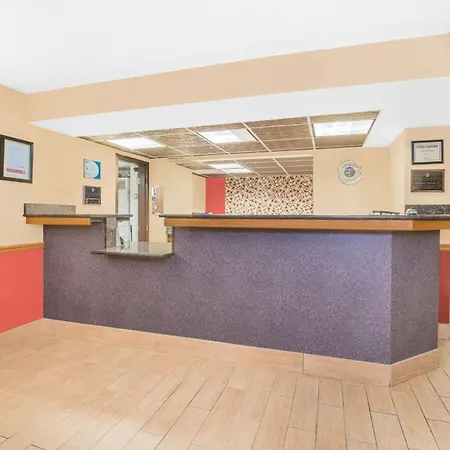 Super 8 By Wyndham Marshalltown-3