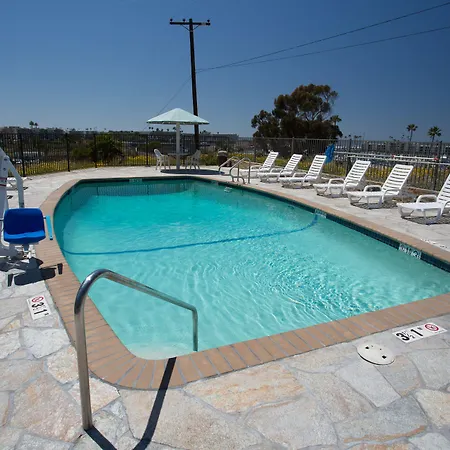 Days Inn By Wyndham Oceanside-3