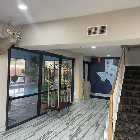 Days Inn By Wyndham Childress-2