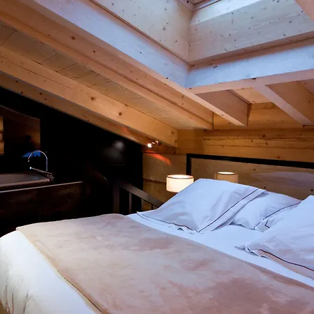 Unique Hotel Post-2