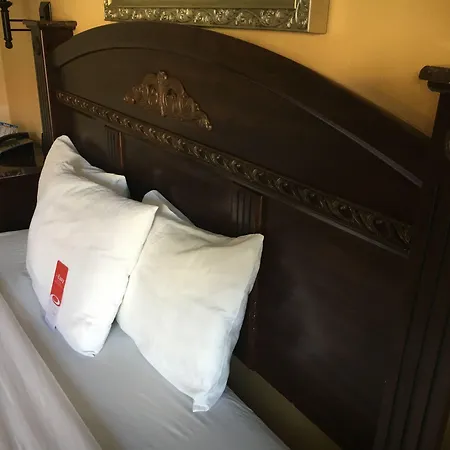 Econo Lodge Long Beach I-405-2