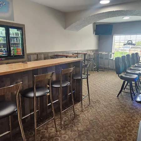 Expressway Suites Minot-3