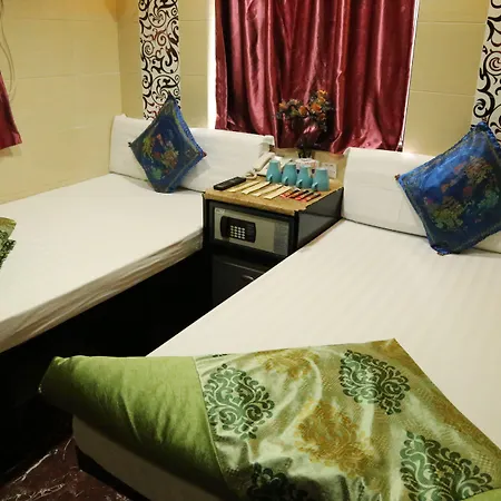 Russian Hostel-2