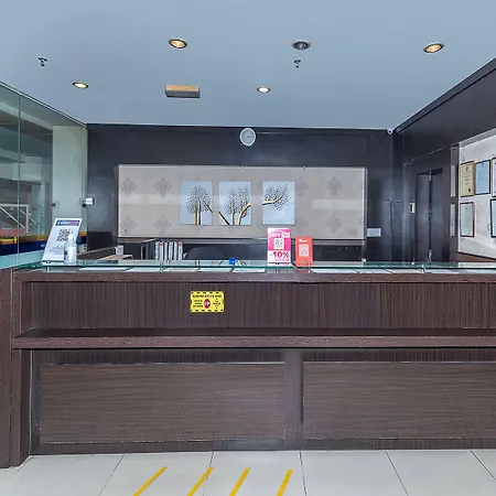 Switz Paradise Hotel - 5 Minute Walk To Centre Point And 10 Minute Walk To Waterfront--2