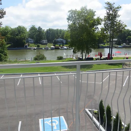 Wasaga Riverdocks Hotel Suites-2