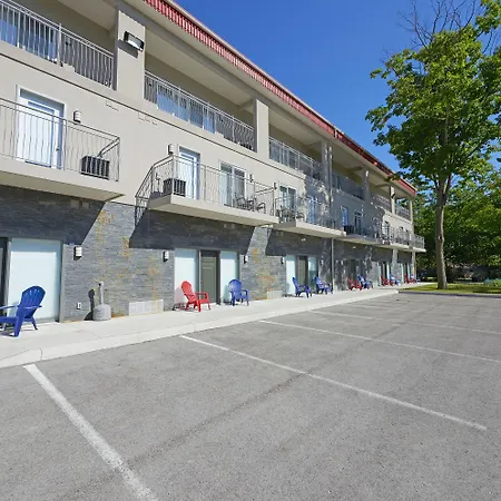 Wasaga Riverdocks Hotel Suites-3