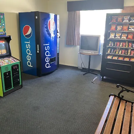 Travelodge By Wyndham Winnipeg Airport-2