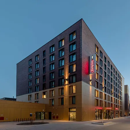 Hampton by Hilton Düsseldorf City Centre-2