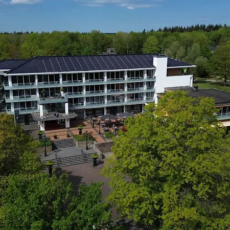 Fletcher Familiehotel De Hunzebergen-3